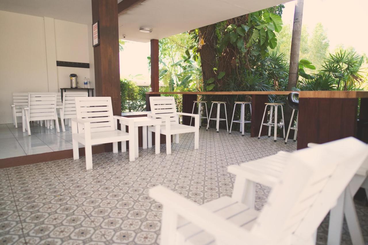 Deejai Hotel Si Racha Exterior photo
