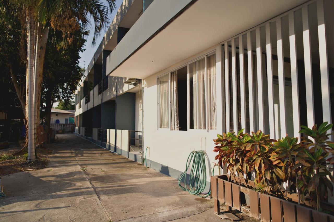 Deejai Hotel Si Racha Exterior photo