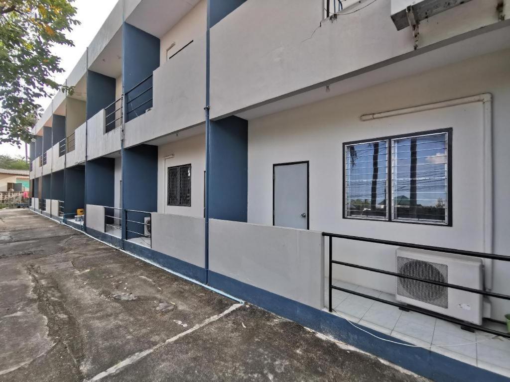 Deejai Hotel Si Racha Exterior photo