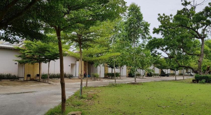 Deejai Hotel Si Racha Exterior photo